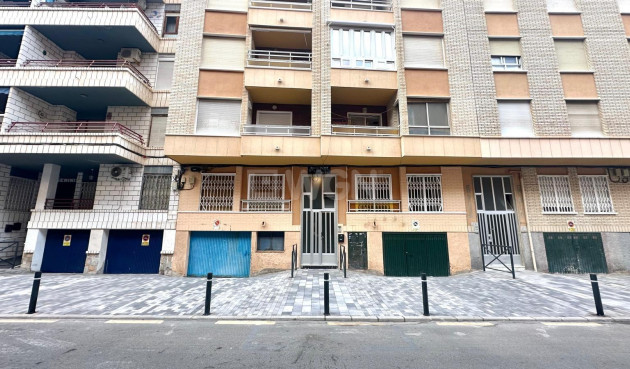 Odsprzedaż - Mieszkanie w bloku - Torrevieja - Playa del Cura