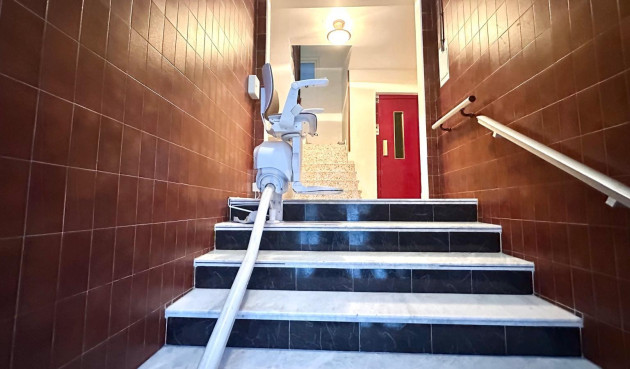 Odsprzedaż - Mieszkanie w bloku - Torrevieja - Playa del Cura