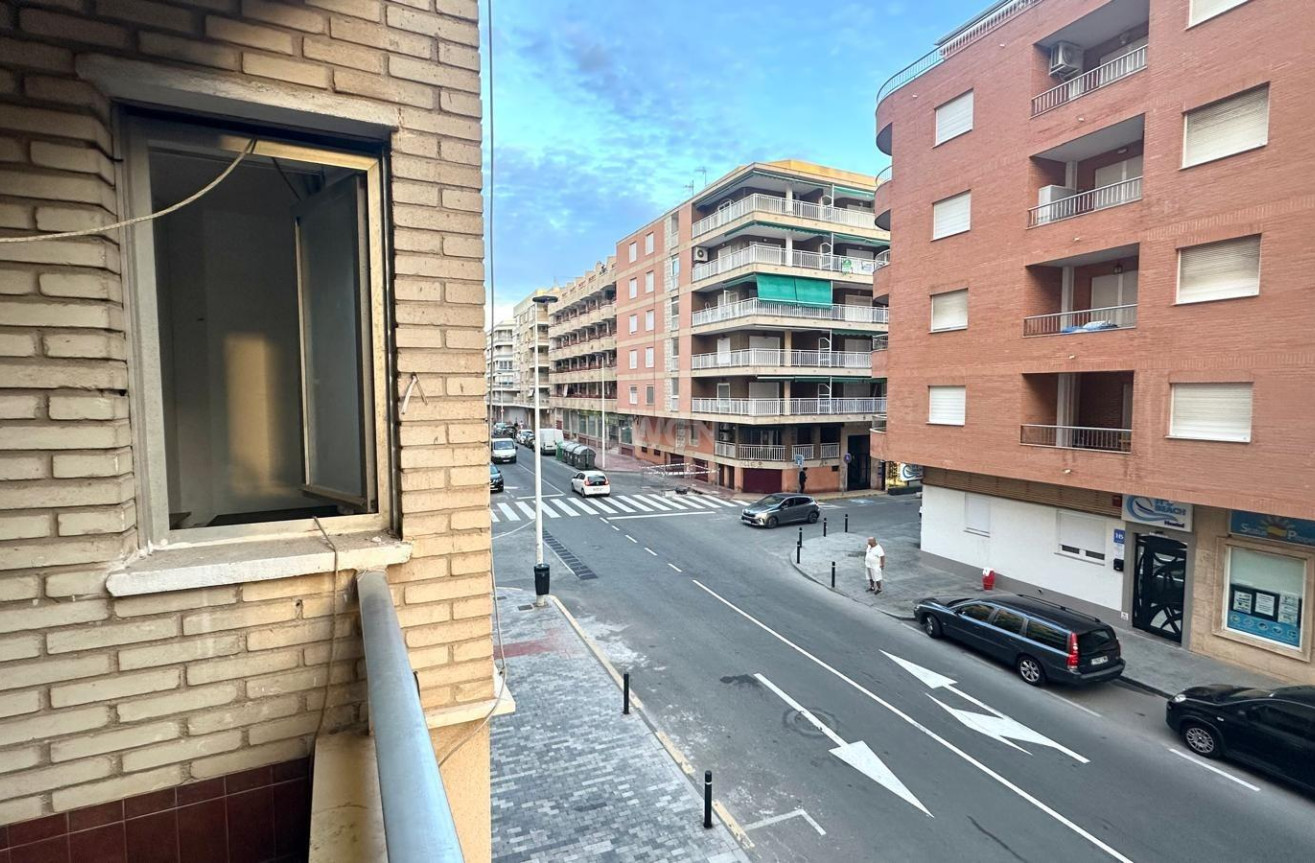 Odsprzedaż - Mieszkanie w bloku - Torrevieja - Playa del Cura