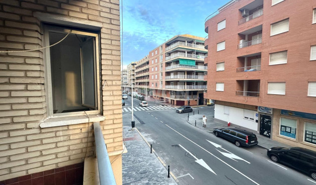 Odsprzedaż - Mieszkanie w bloku - Torrevieja - Playa del Cura