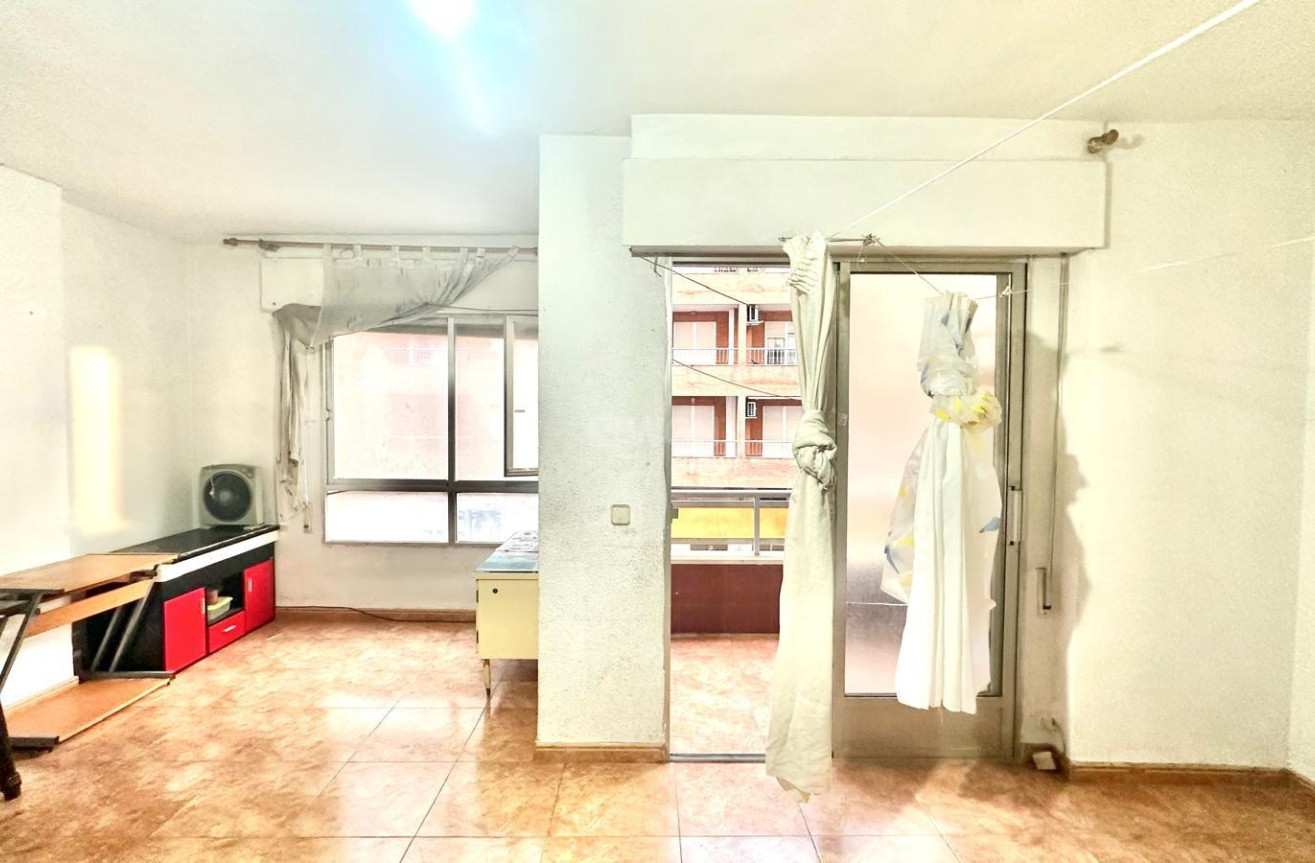 Odsprzedaż - Mieszkanie w bloku - Torrevieja - Playa del Cura