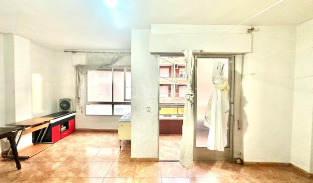 Odsprzedaż - Mieszkanie w bloku - Torrevieja - Playa del Cura