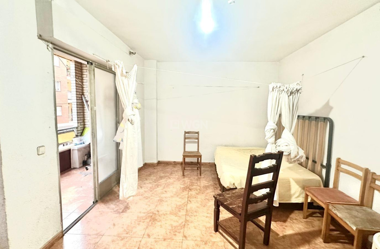 Odsprzedaż - Mieszkanie w bloku - Torrevieja - Playa del Cura