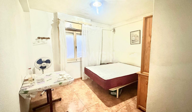 Odsprzedaż - Mieszkanie w bloku - Torrevieja - Playa del Cura