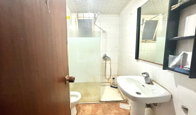 Odsprzedaż - Mieszkanie w bloku - Torrevieja - Playa del Cura