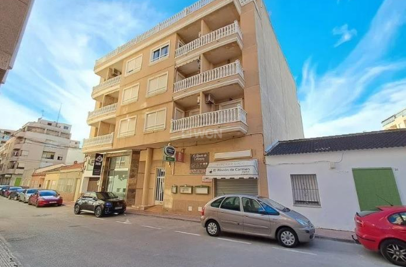 Resale - Apartment / flat - Torrevieja - La Mata