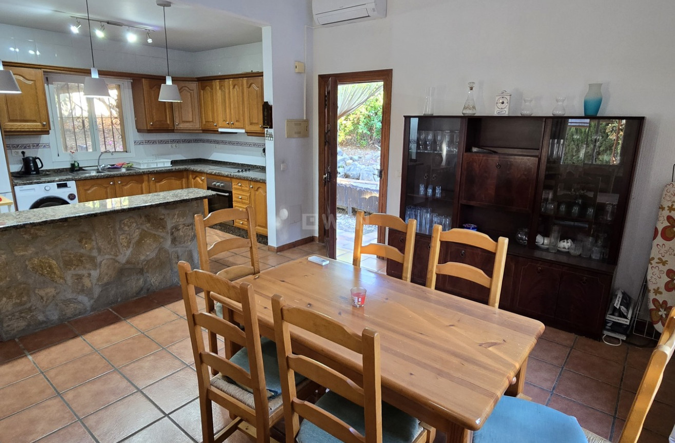 Resale - Villa - Vinuela - Inland