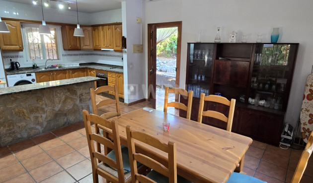 Resale - Villa - Vinuela - Inland