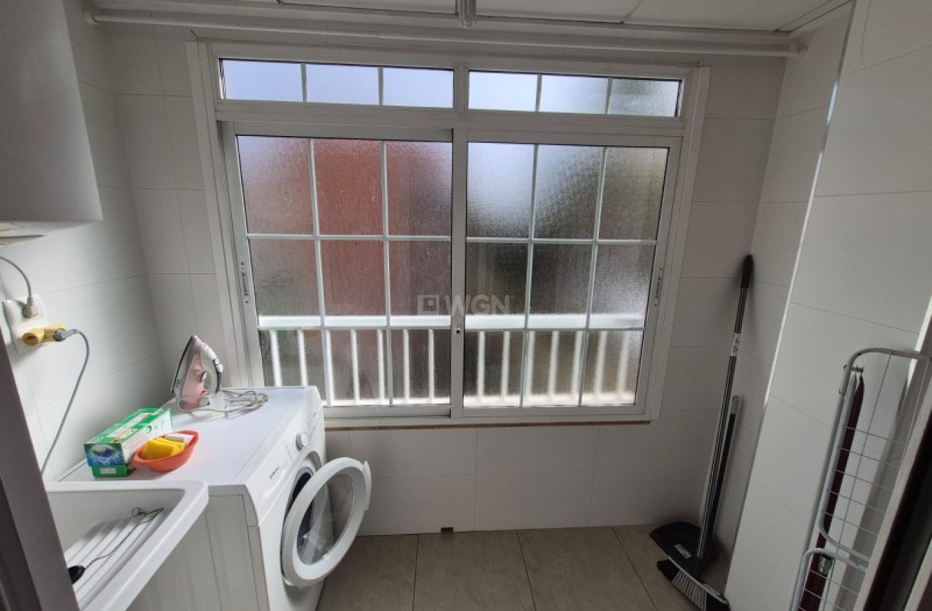 Odsprzedaż - Mieszkanie w bloku - Crevillent - Inland