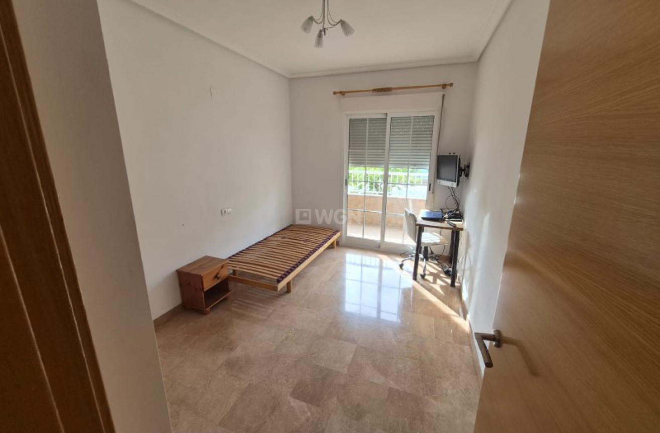 Odsprzedaż - Mieszkanie w bloku - Crevillent - Inland