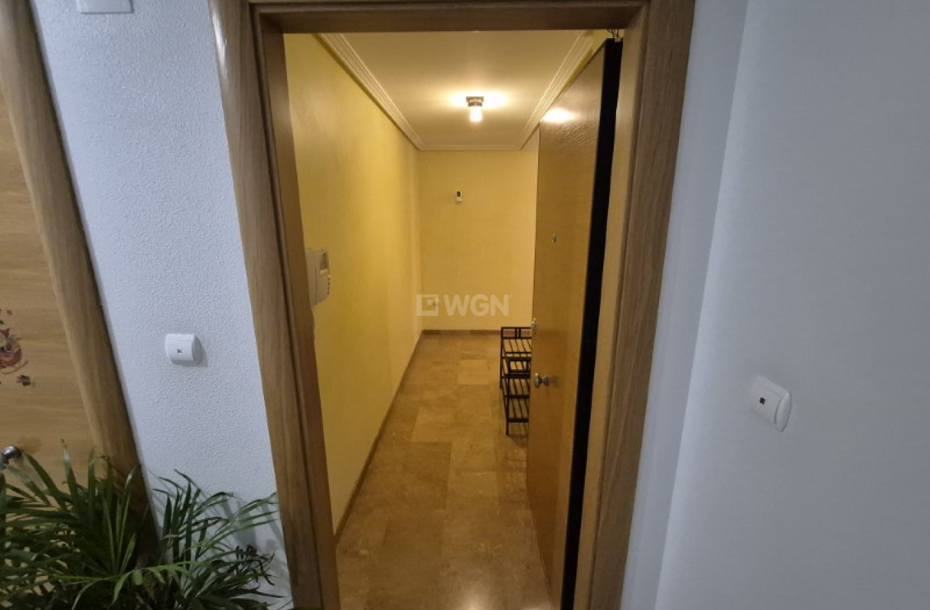 Odsprzedaż - Mieszkanie w bloku - Crevillent - Inland