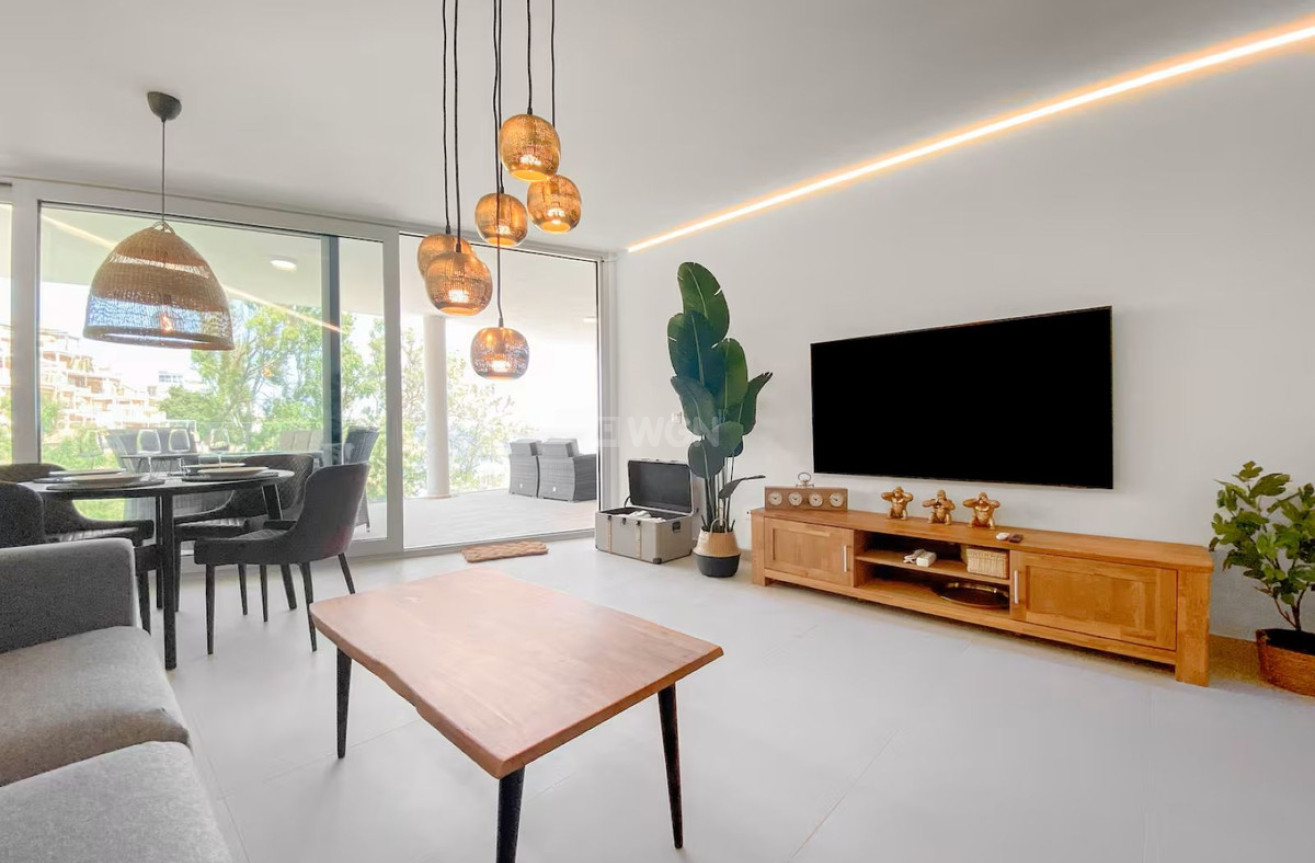 Odsprzedaż - Mieszkanie w bloku - Carvajal - Costa del Sol