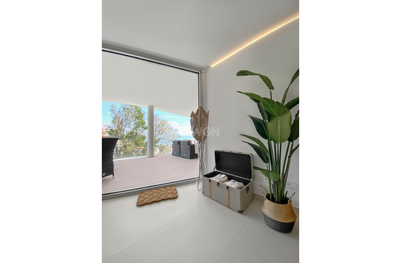 Odsprzedaż - Mieszkanie w bloku - Carvajal - Costa del Sol