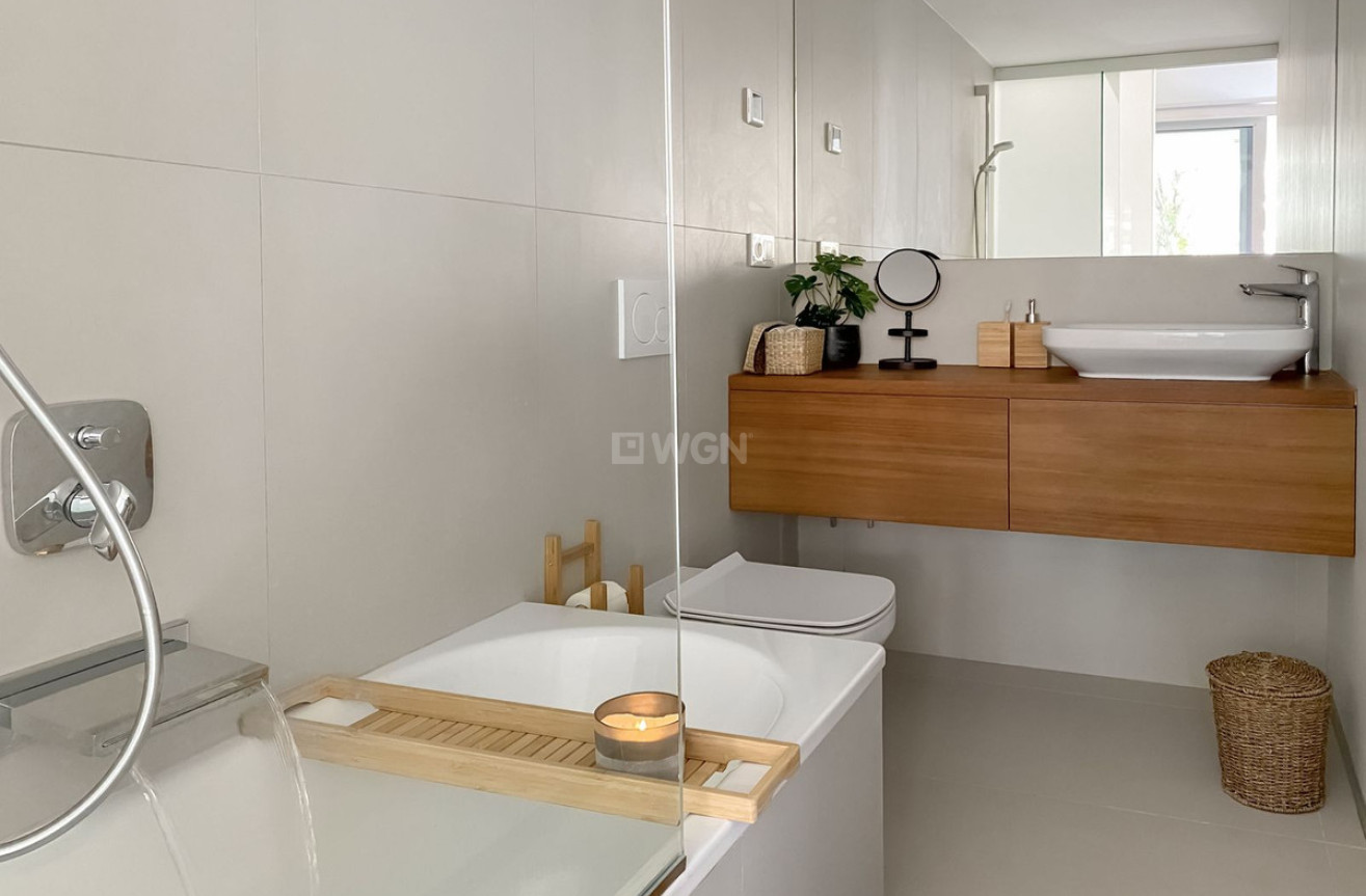 Odsprzedaż - Mieszkanie w bloku - Carvajal - Costa del Sol