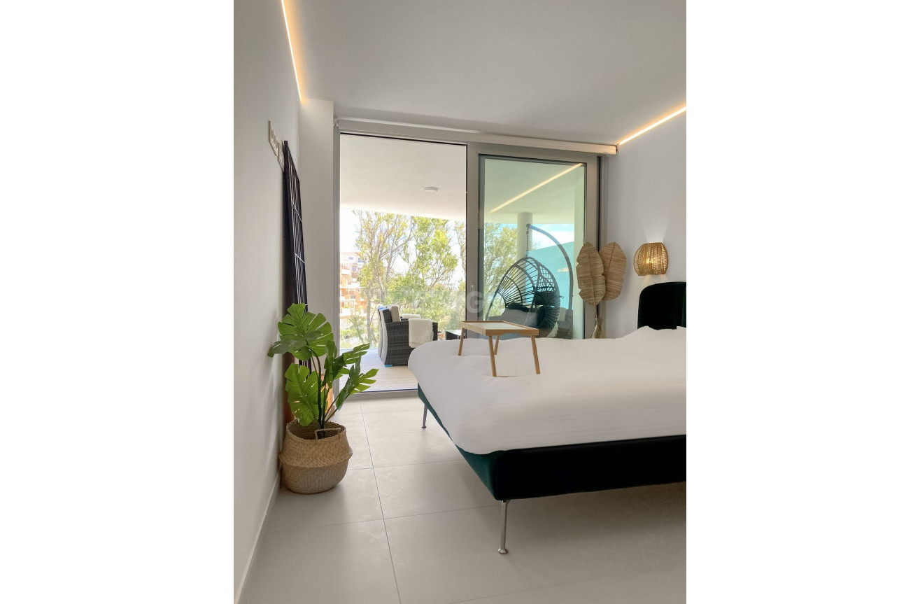 Odsprzedaż - Mieszkanie w bloku - Carvajal - Costa del Sol