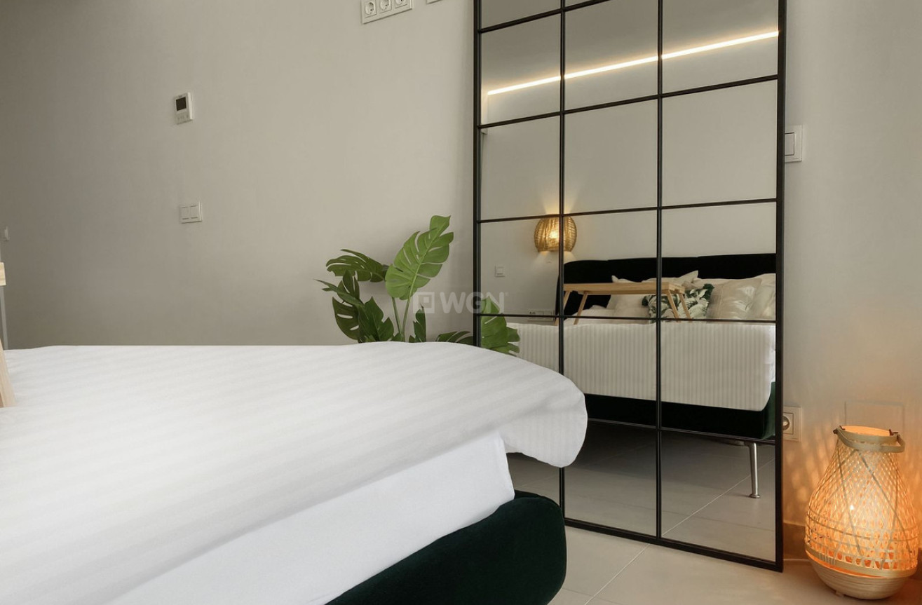 Odsprzedaż - Mieszkanie w bloku - Carvajal - Costa del Sol