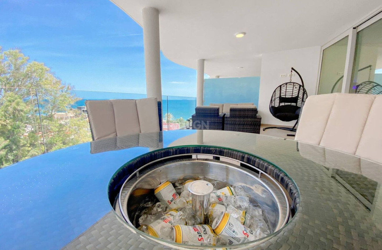 Odsprzedaż - Mieszkanie w bloku - Carvajal - Costa del Sol