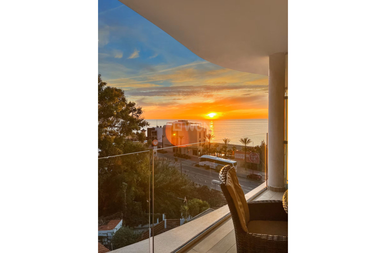 Odsprzedaż - Mieszkanie w bloku - Carvajal - Costa del Sol