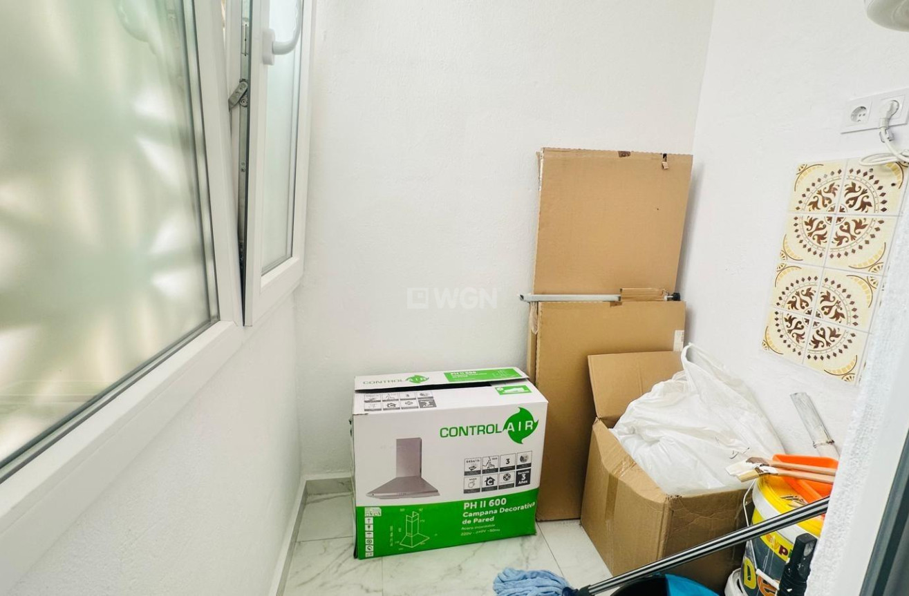 Odsprzedaż - Mieszkanie w bloku - Torrevieja - Playa del Cura