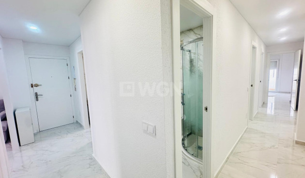 Odsprzedaż - Mieszkanie w bloku - Torrevieja - Playa del Cura