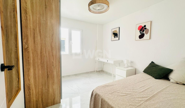 Odsprzedaż - Mieszkanie w bloku - Torrevieja - Playa del Cura