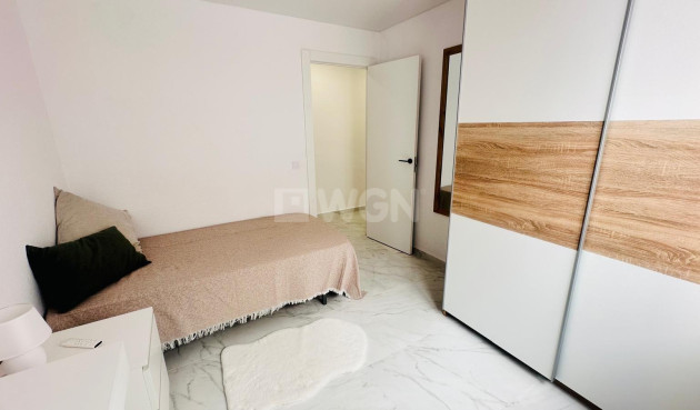 Odsprzedaż - Mieszkanie w bloku - Torrevieja - Playa del Cura