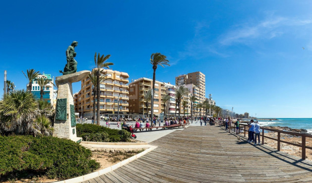 Odsprzedaż - Mieszkanie w bloku - Torrevieja - Playa del Cura