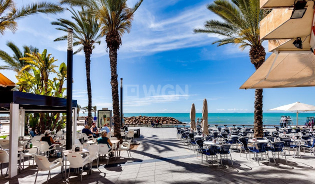 Odsprzedaż - Mieszkanie w bloku - Torrevieja - Playa del Cura