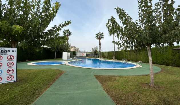 Resale - Bungalow - Torrevieja