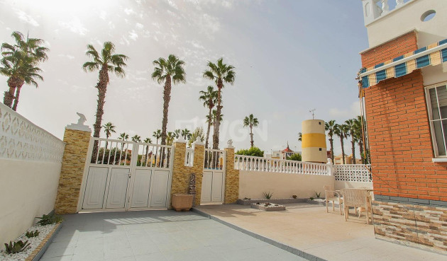 Resale - Villa - Orihuela - Urbanización Perla Del Mar