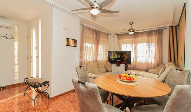 Resale - Villa - Orihuela - Urbanización Perla Del Mar