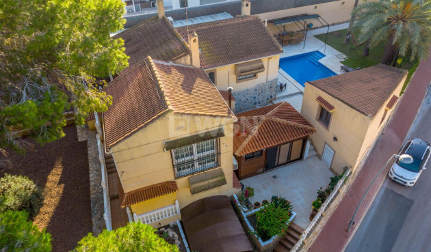 Reventa - Villa - Torrevieja - Los Balcones