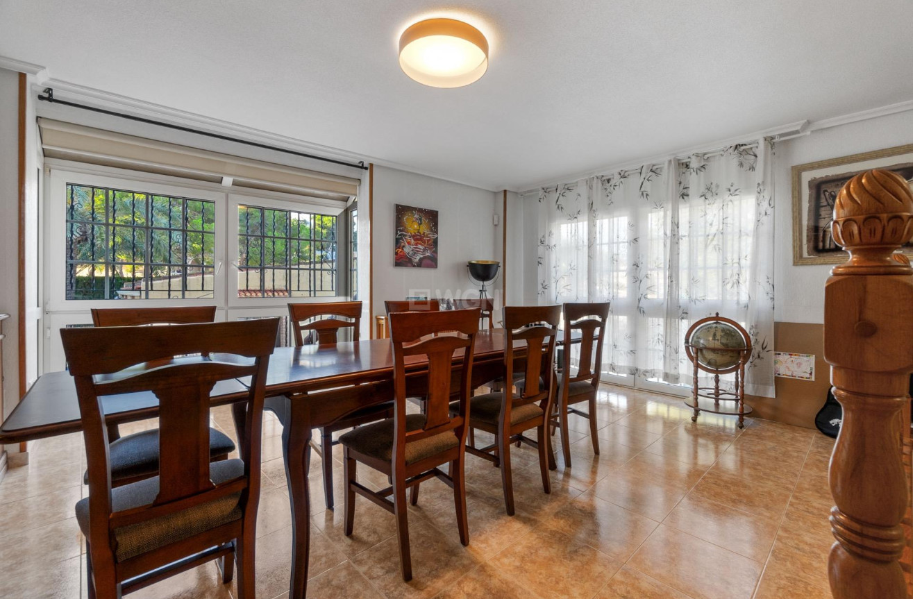 Reventa - Villa - Torrevieja - Los Balcones