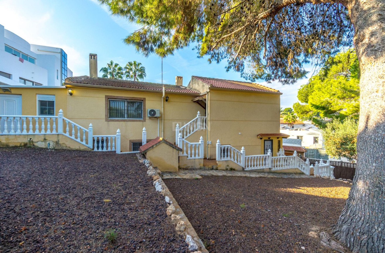 Reventa - Villa - Torrevieja - Los Balcones