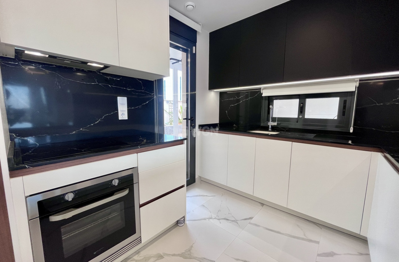 Odsprzedaż - Mieszkanie w bloku - San Miguel de Salinas - Inland