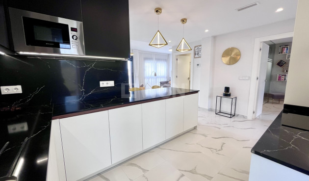 Odsprzedaż - Mieszkanie w bloku - San Miguel de Salinas - Inland