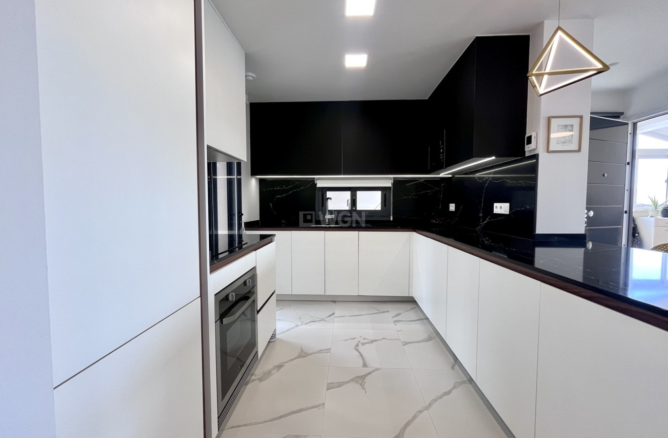 Odsprzedaż - Mieszkanie w bloku - San Miguel de Salinas - Inland