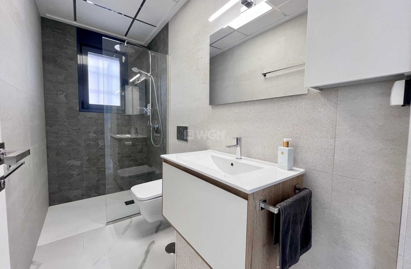 Odsprzedaż - Mieszkanie w bloku - San Miguel de Salinas - Inland