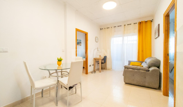 Resale - Apartment / flat - Torrevieja - Centro