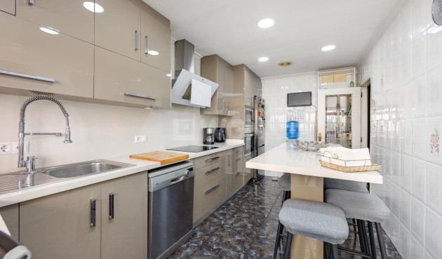 Resale - Apartment / flat - Torrevieja - Centro