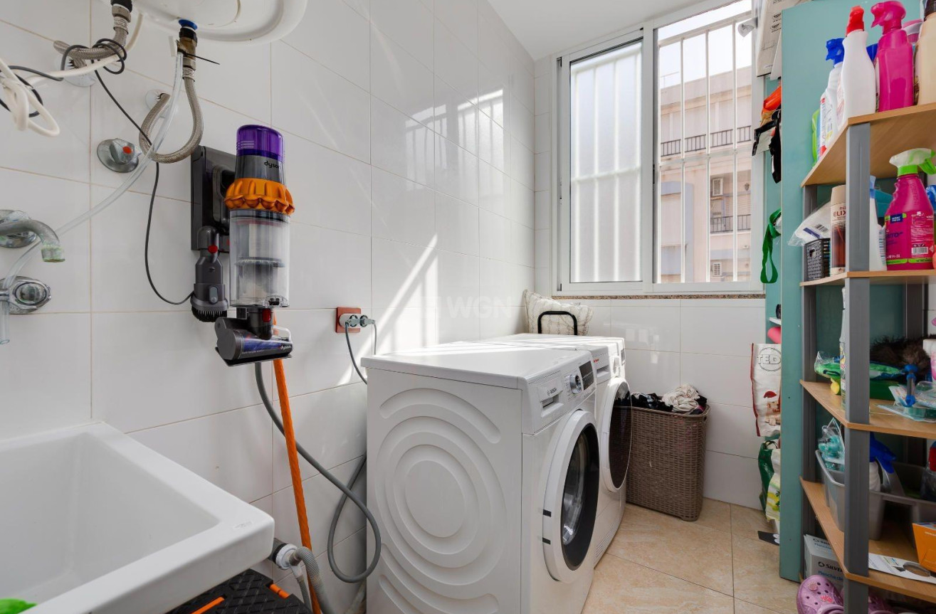 Odsprzedaż - Mieszkanie w bloku - Torrevieja - Centro