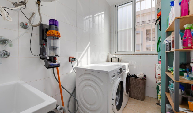 Odsprzedaż - Mieszkanie w bloku - Torrevieja - Centro