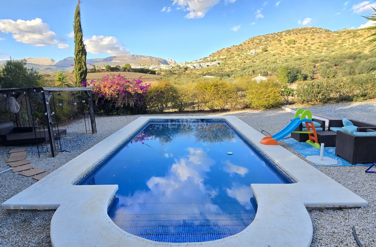 Odsprzedaż - Villa - Alcaucín - Inland