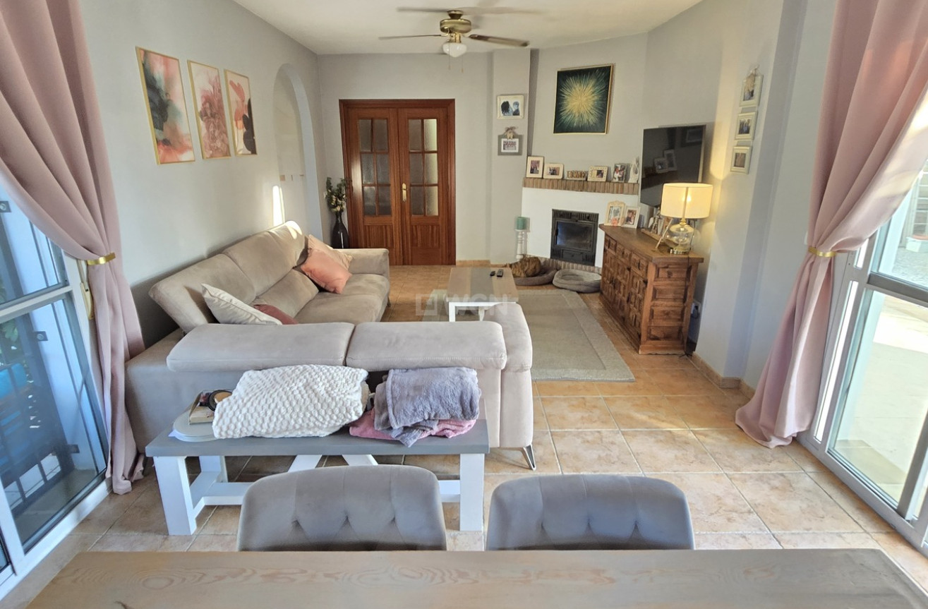 Odsprzedaż - Villa - Alcaucín - Inland