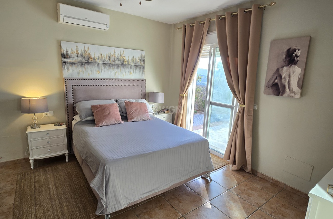 Odsprzedaż - Villa - Alcaucín - Inland