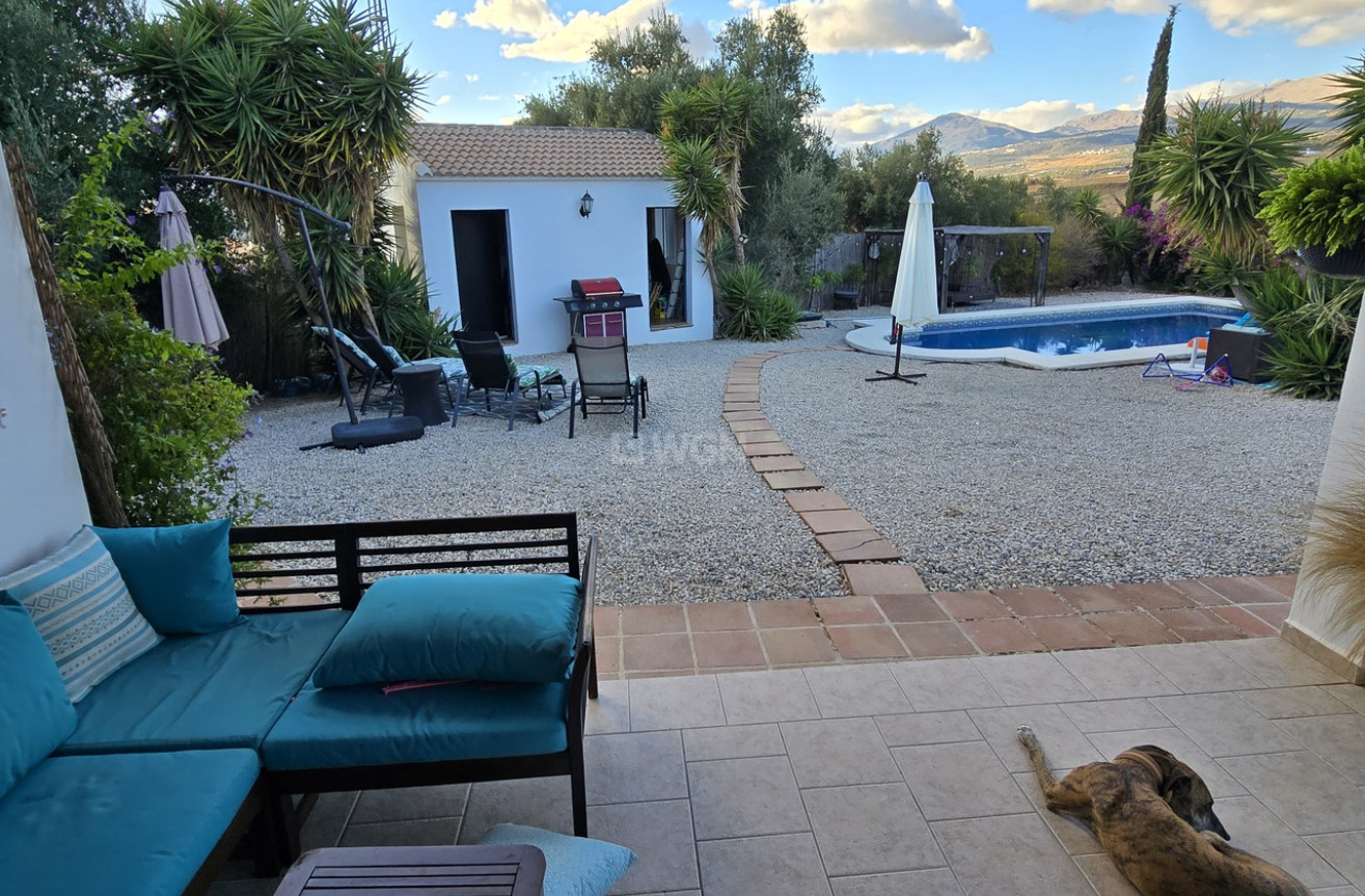 Odsprzedaż - Villa - Alcaucín - Inland