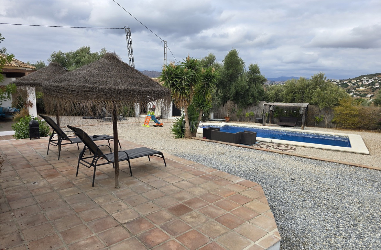 Odsprzedaż - Villa - Alcaucín - Inland