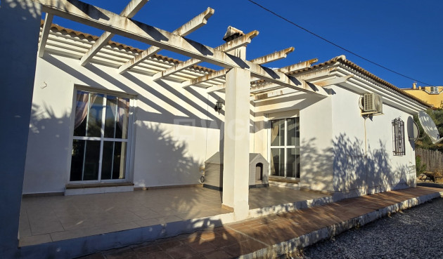 Odsprzedaż - Villa - Alcaucín - Inland