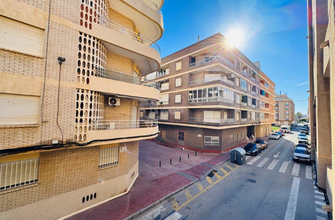 Resale - Apartment / flat - La Mata - Costa Blanca