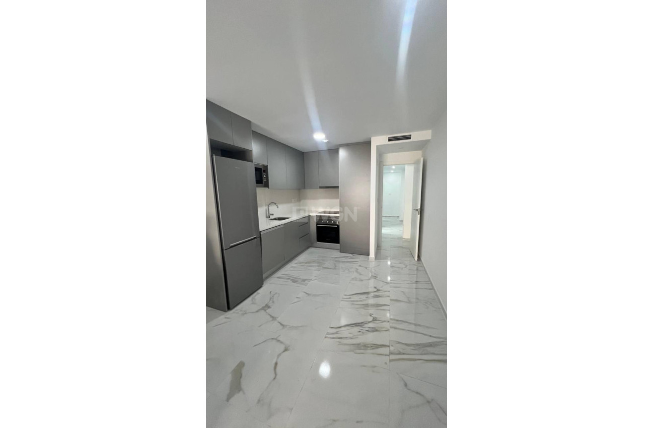 Resale - Apartment / flat - Torrevieja - PARQUE DE LAS NACIONES